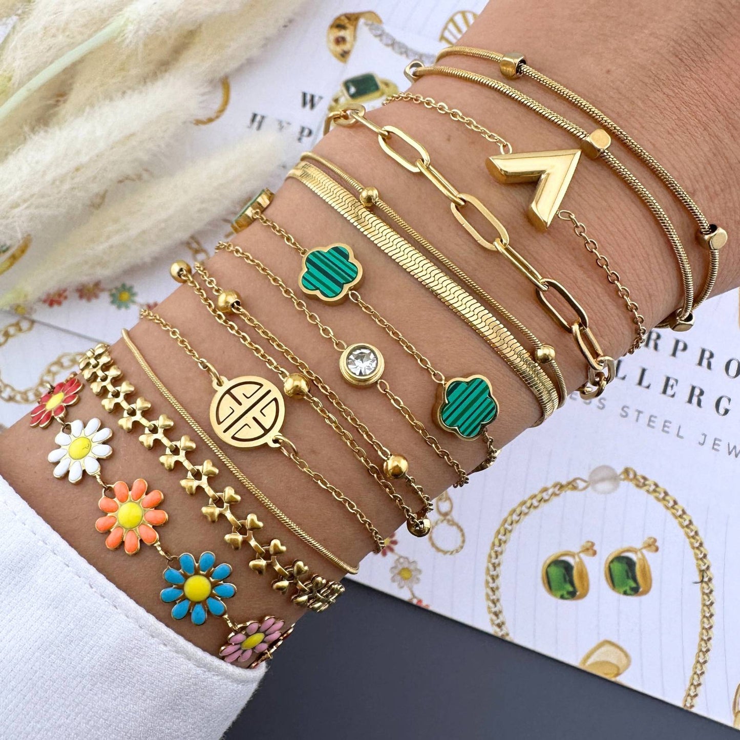 Exquise 18K vergulde armband met groene bloemen