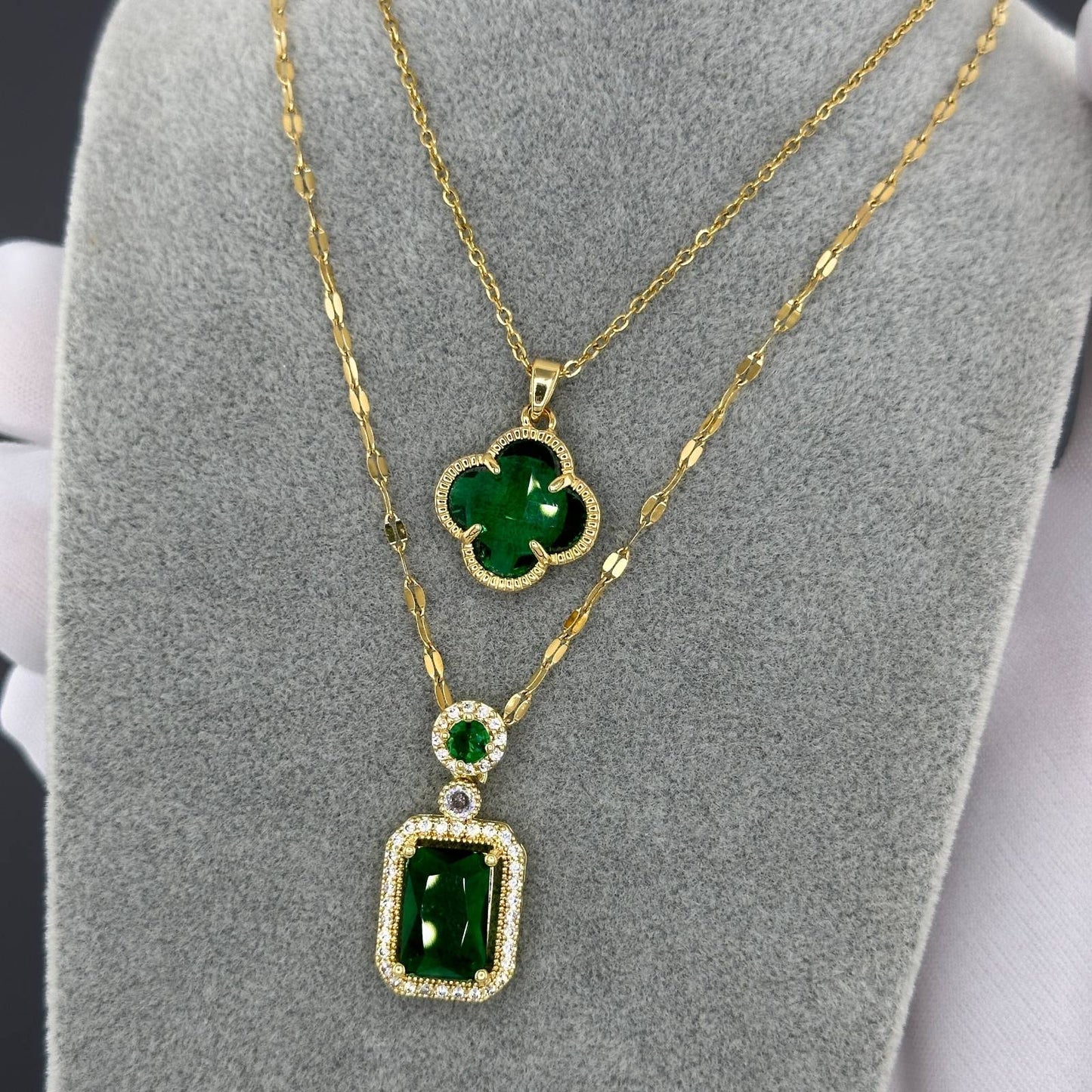 18K vergulde roestvrijstalen ketting met groene zirkonia en bloemvormige hanger