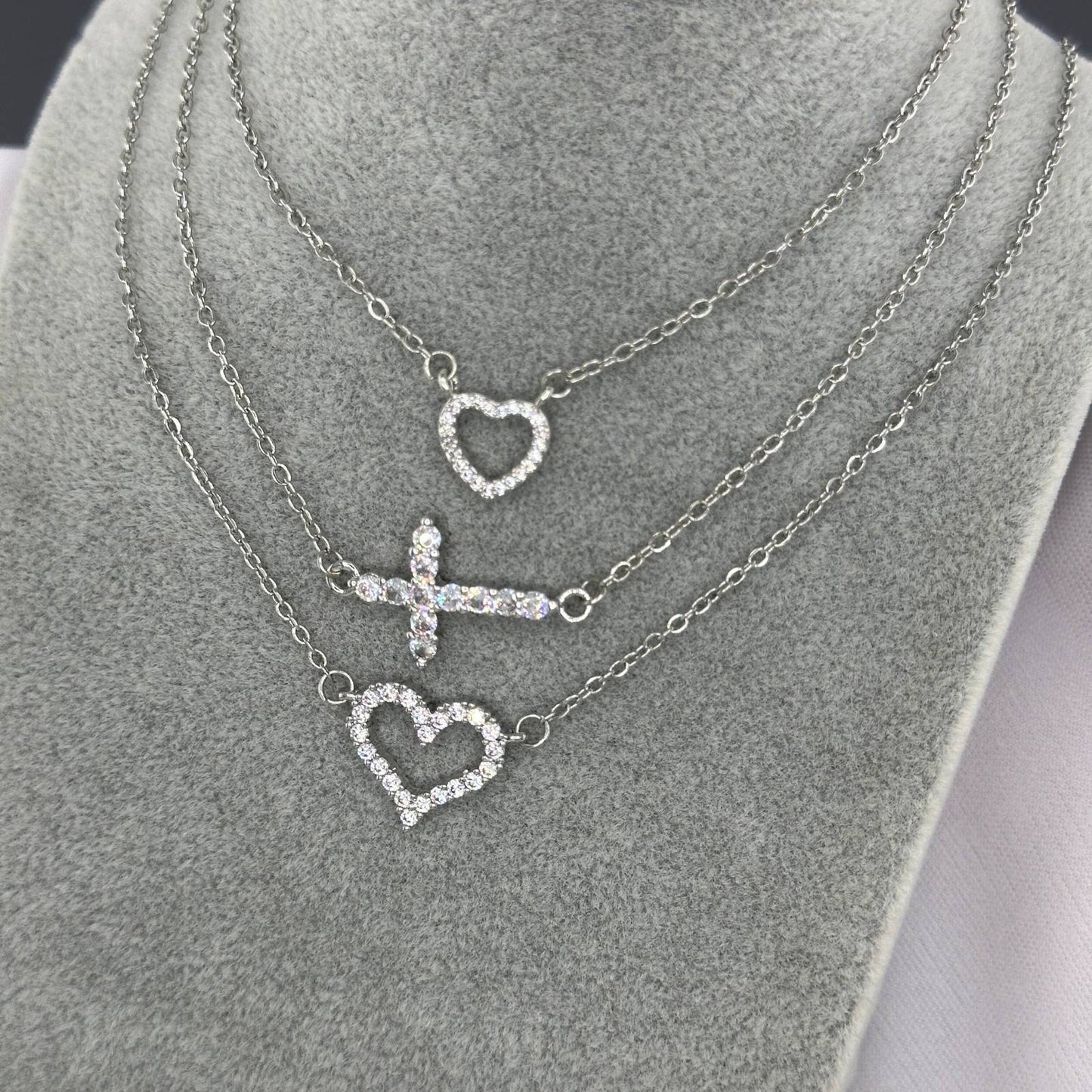 Roestvrijstalen hartketting met zirkonia steentjes