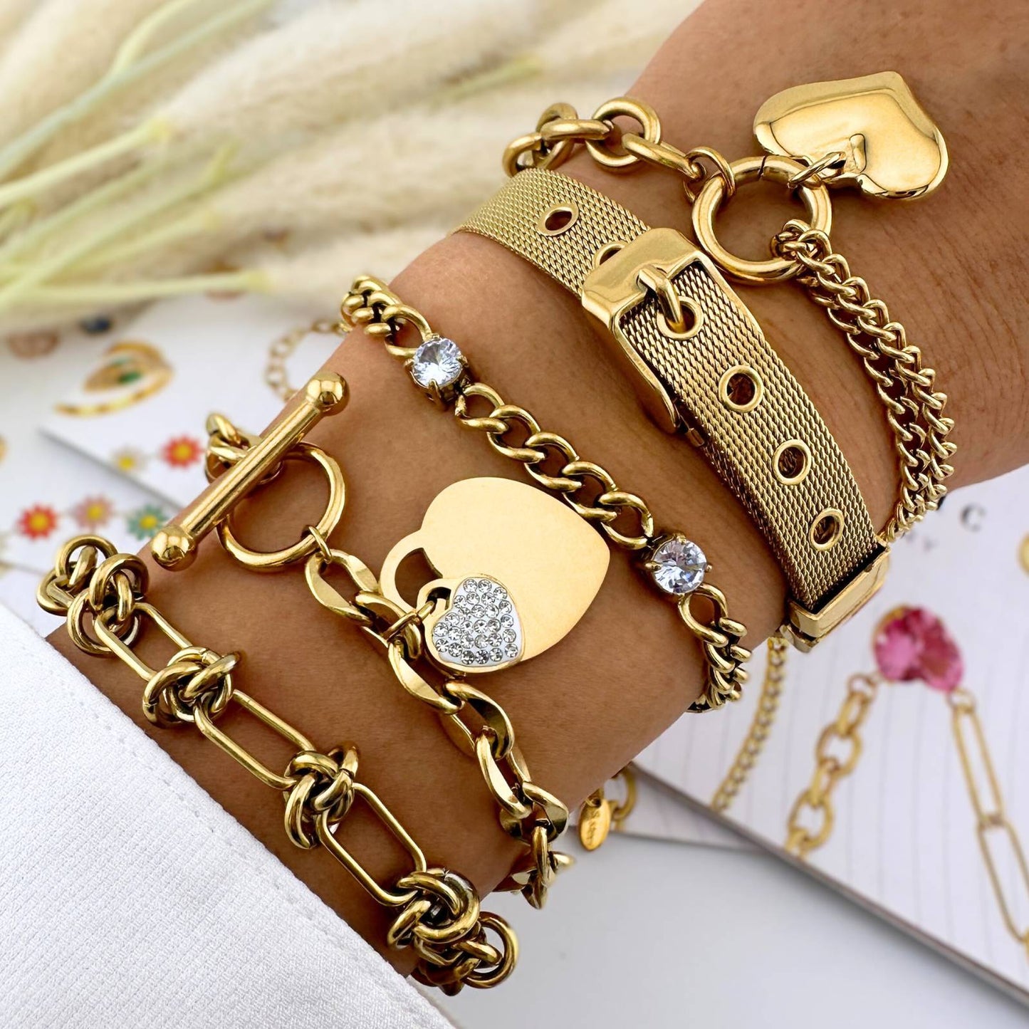 18K Vergulde Roestvrijstalen Armband met Hartbedels en Zirkonia – Romantische Elegantie