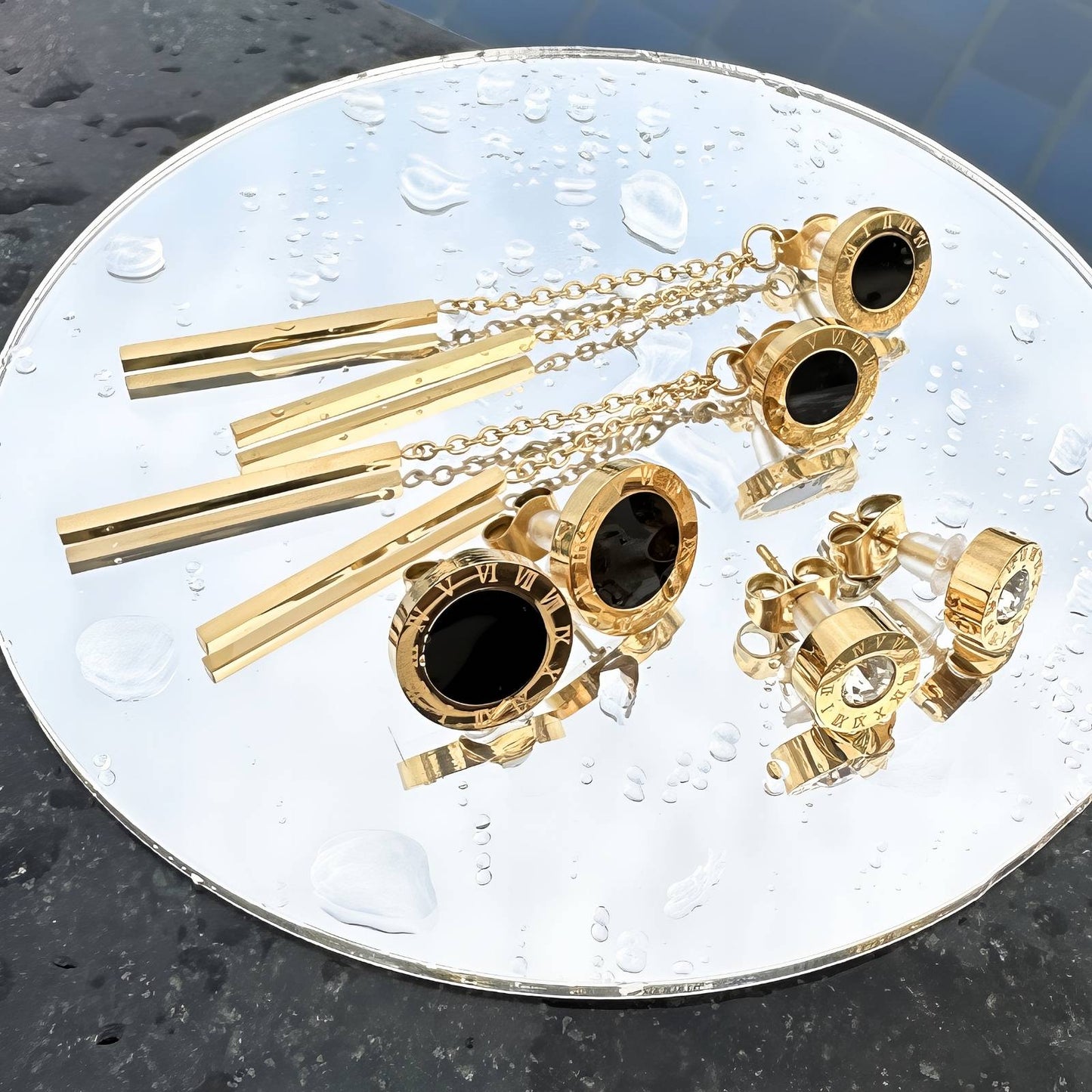 18K vergulde roestvrijstalen oorbellen met zwarte details en minimalistisch design