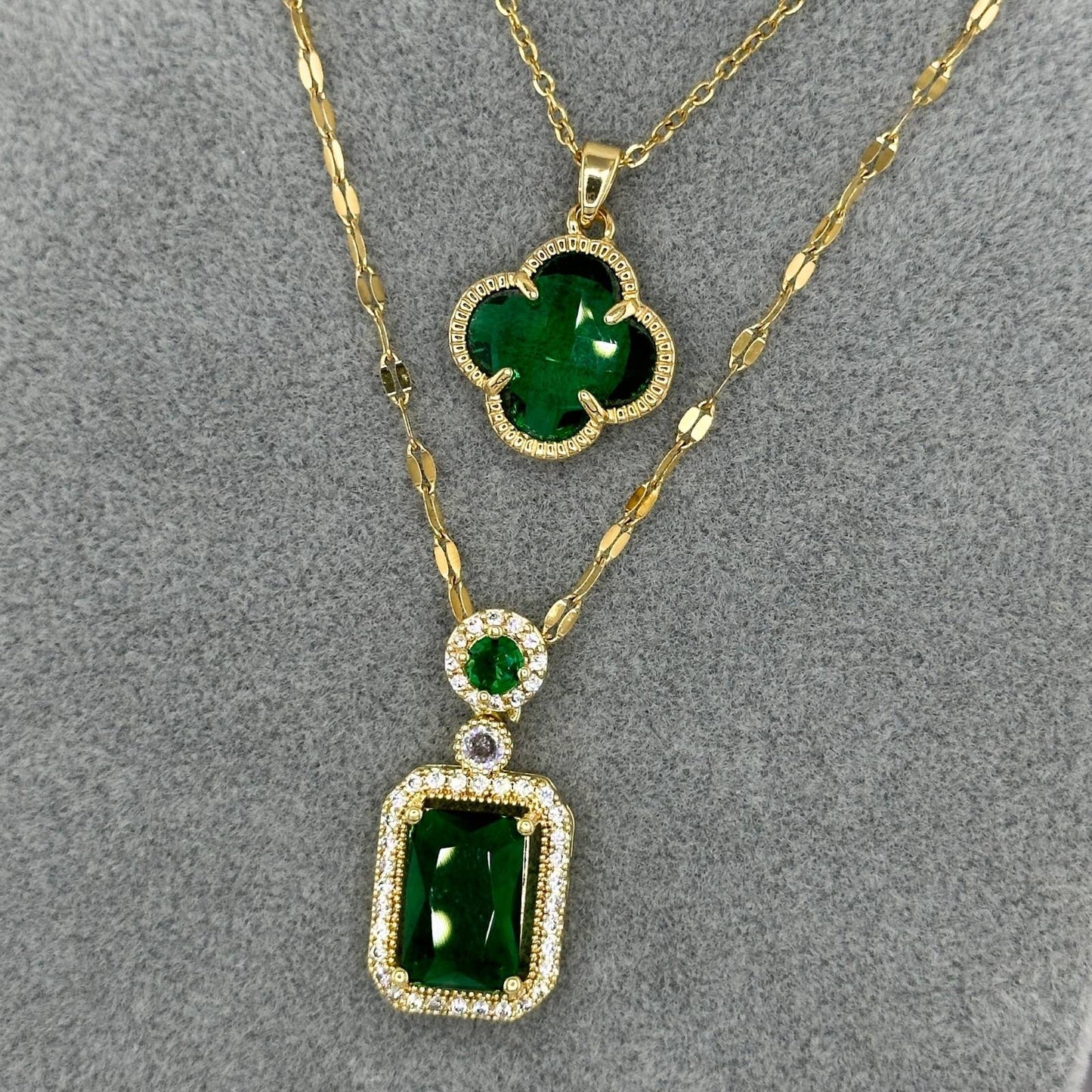 18K vergulde roestvrijstalen ketting met groene zirkonia en bloemvormige hanger